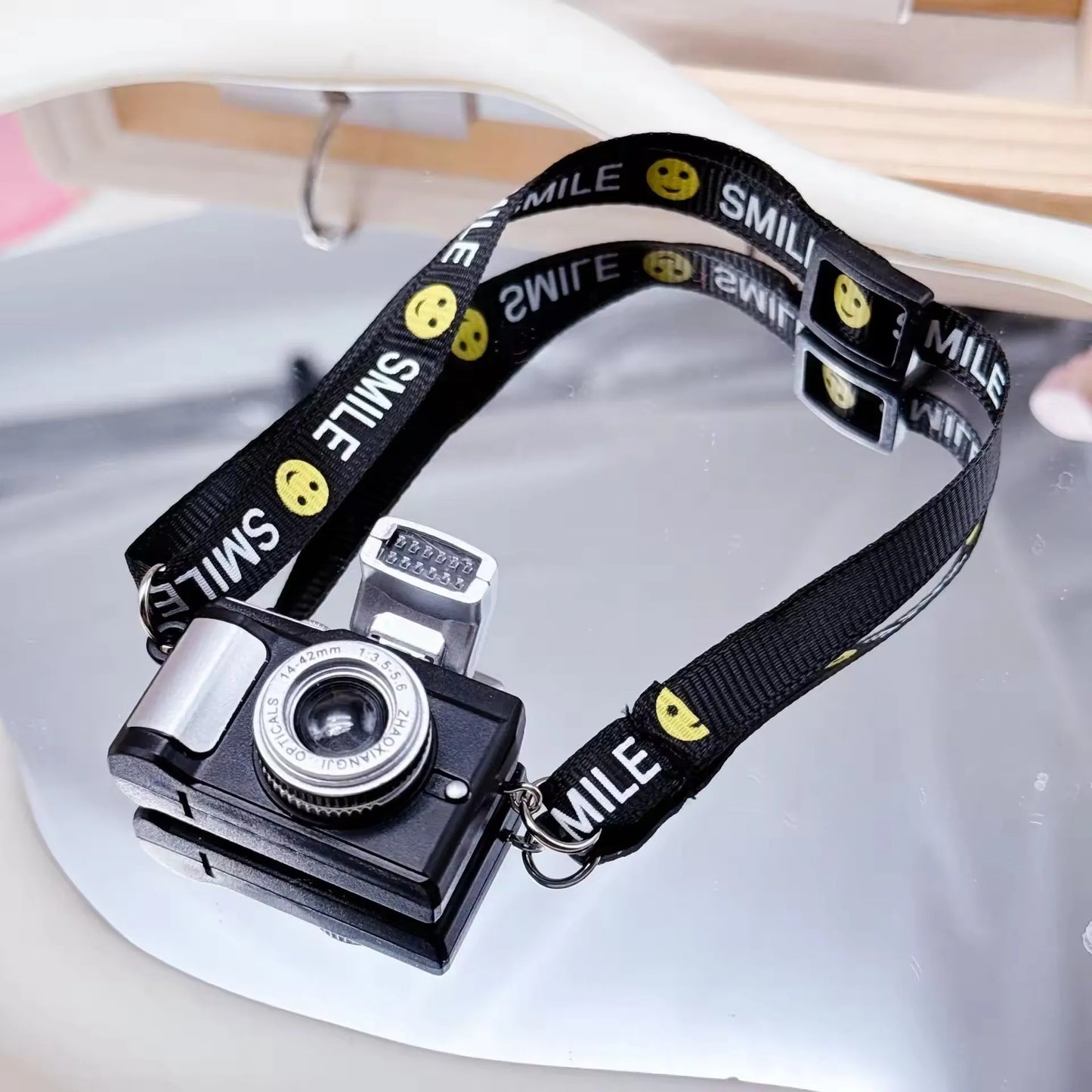 Blitzdoll camera with flash