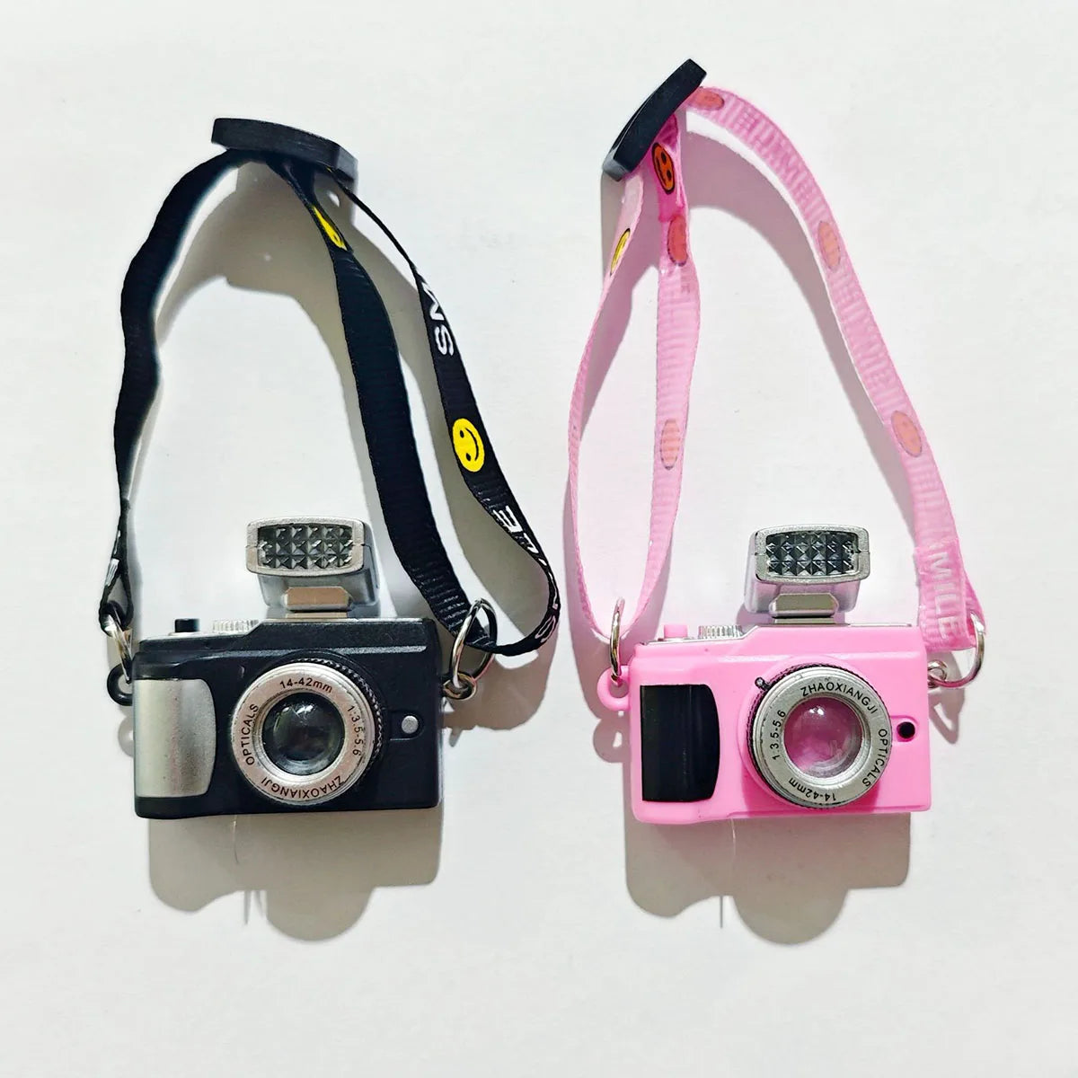 Blitzdoll camera with flash