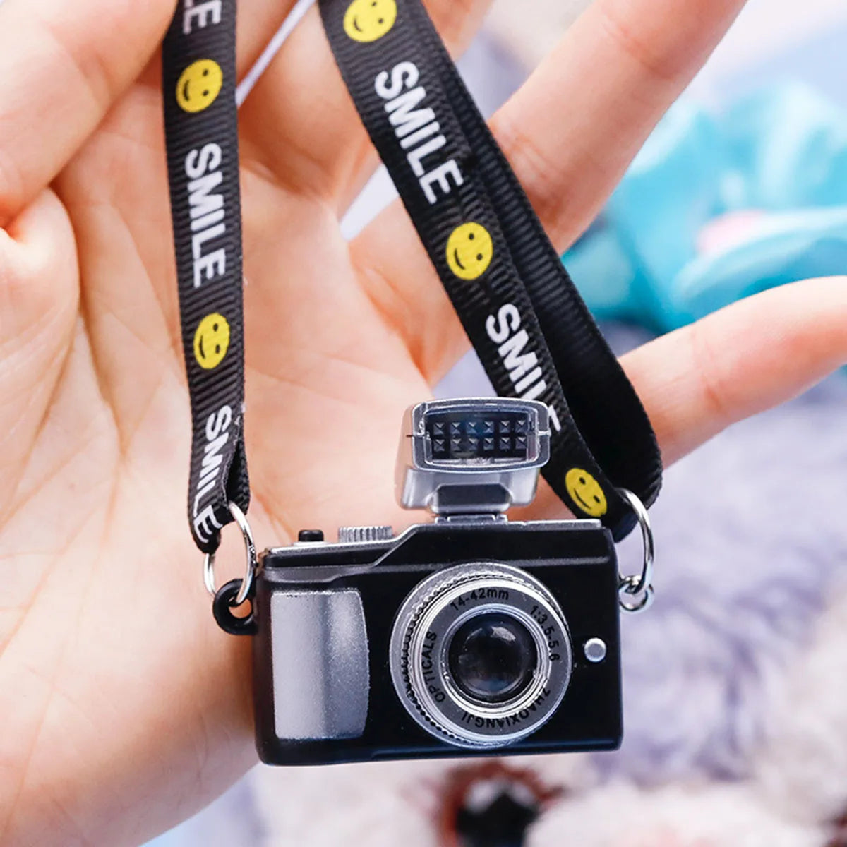 Blitzdoll camera with flash