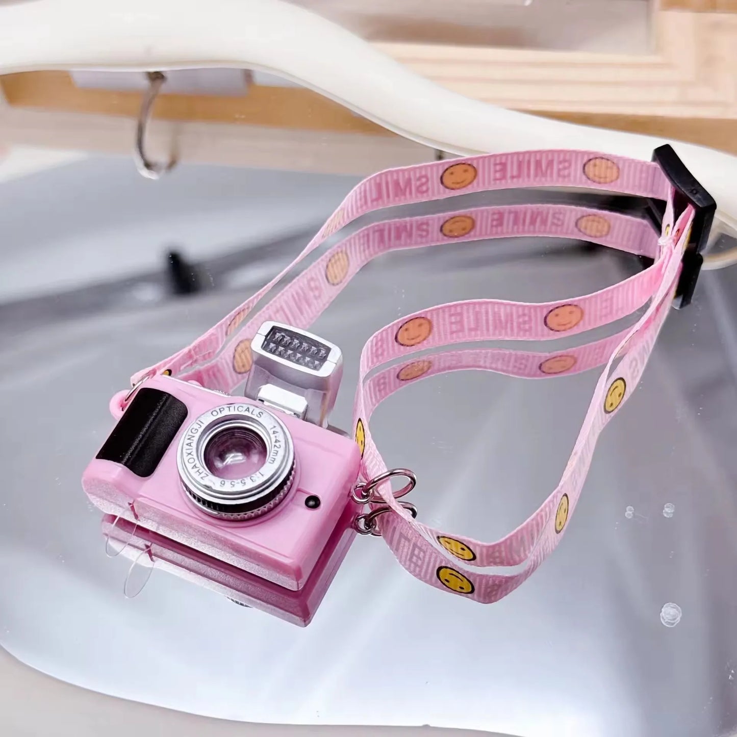 Blitzdoll camera with flash