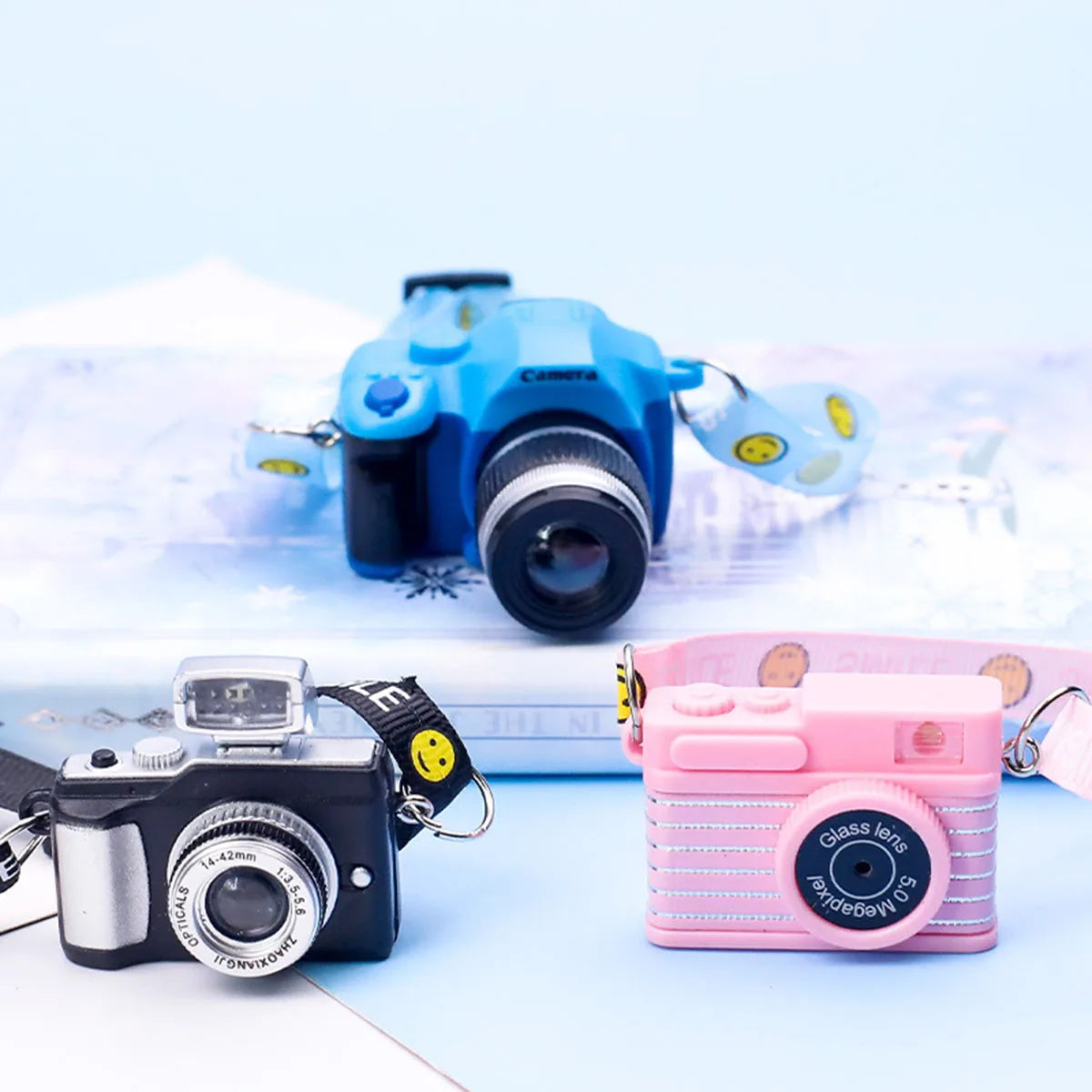 Blitzdoll camera with flash