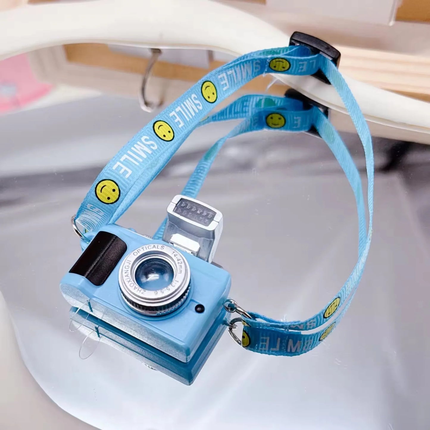 Blitzdoll camera with flash