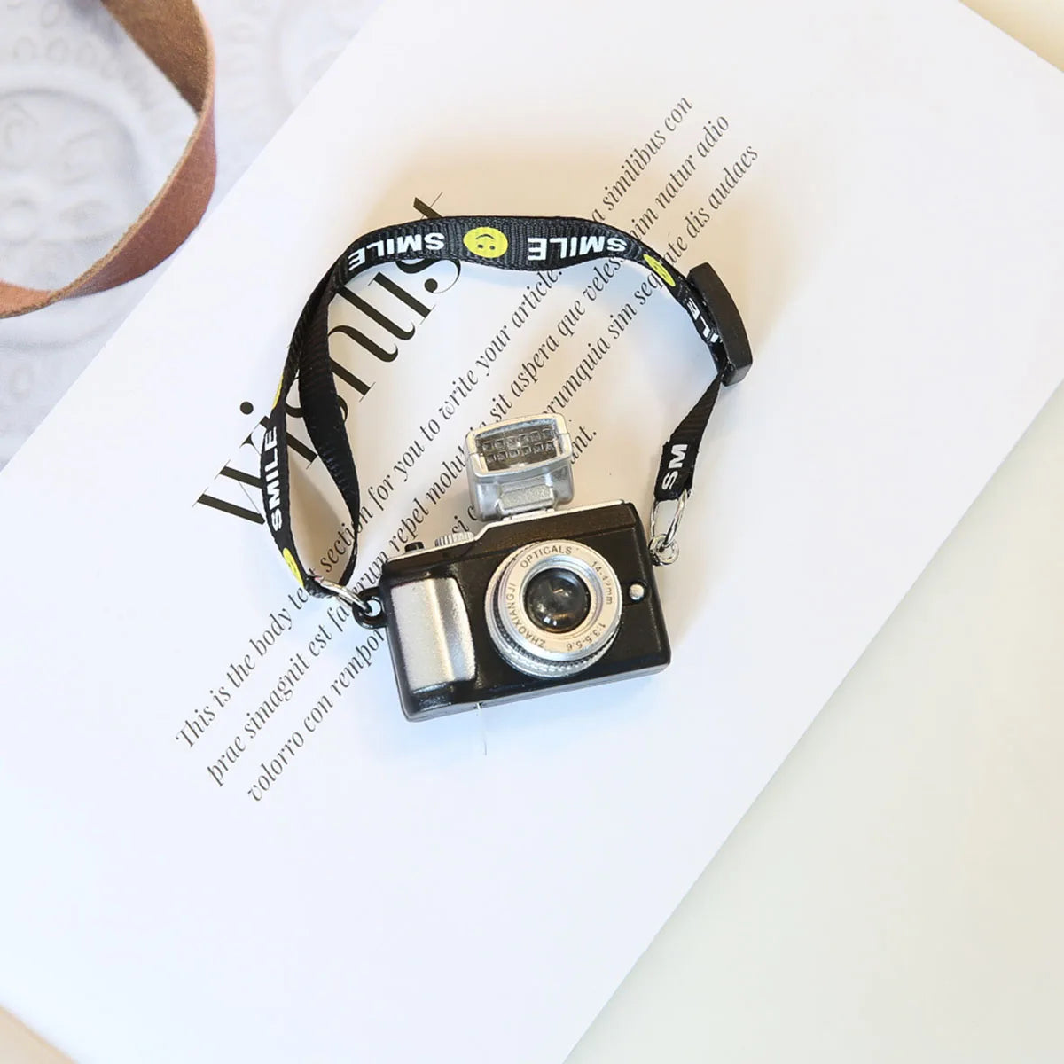 Blitzdoll camera with flash