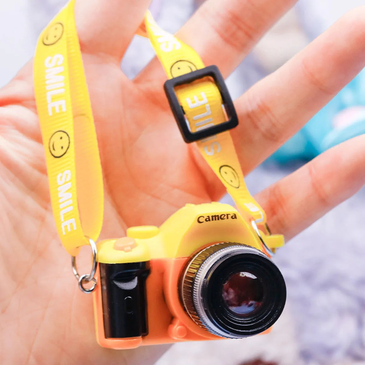 Blitzdoll camera with flash