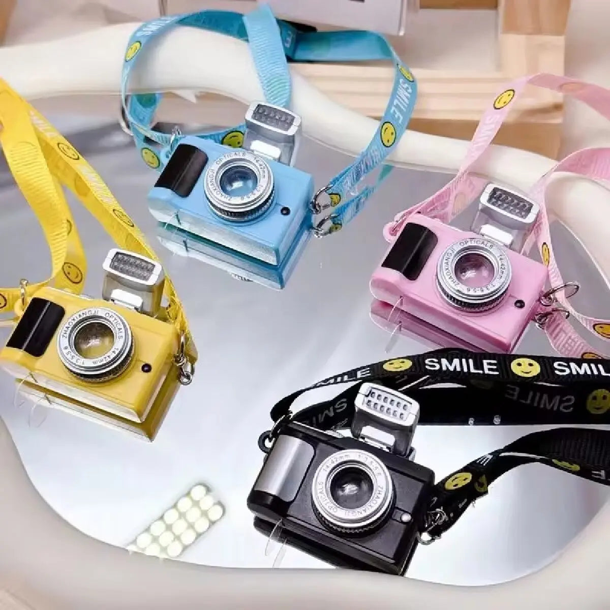 Blitzdoll camera with flash