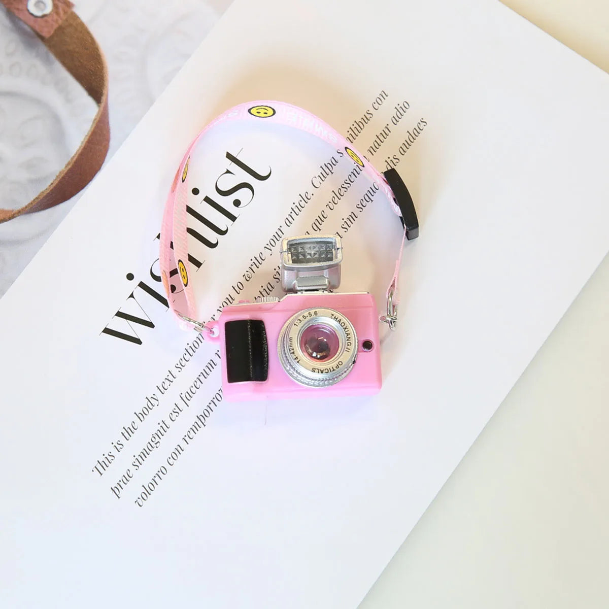 Blitzdoll camera with flash